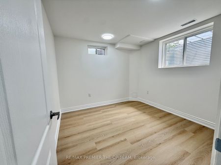 62 Phoenix Boulevard #Bsmt - Photo 2