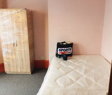 5 Bed Semi-Detached House, Berkshire Gardens, N13 - Photo 3