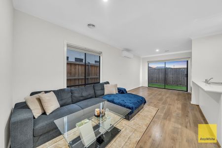 A Stylish Blend of Comfort & Class in Emerald Park! - Photo 4