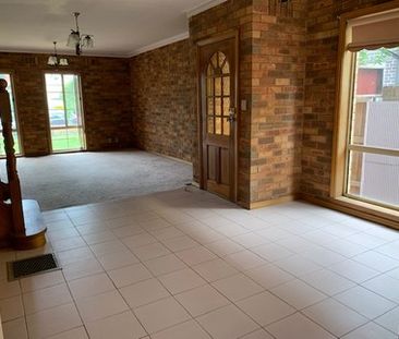 Perfectly Positioned Townhouse Living - Photo 4