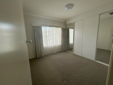 4-Bedroom Family Home in South Tamworth – Modern Living with Plenty of Space - Photo 3