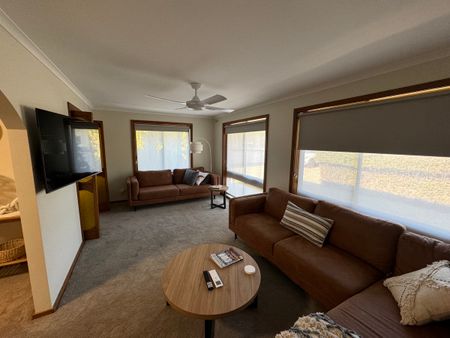 FULLY FURNISHED UNIT NEXT TO CBD - Photo 4