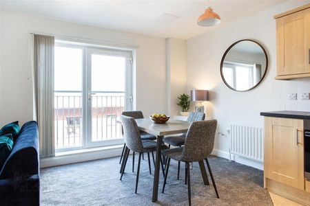 Apartment 610 College Court Central, 56 King Street, Belfast, BT1 6BZ - Photo 4