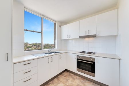 Light Filled One Bedroom Apartment - Photo 3