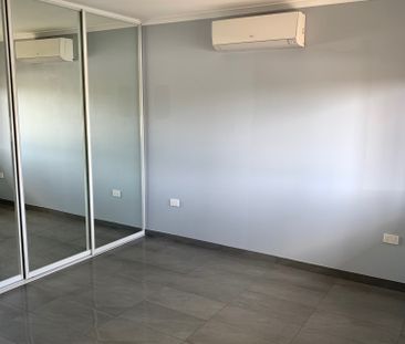 Minutes to CBD, renovated & fully air conditioned! - Photo 1