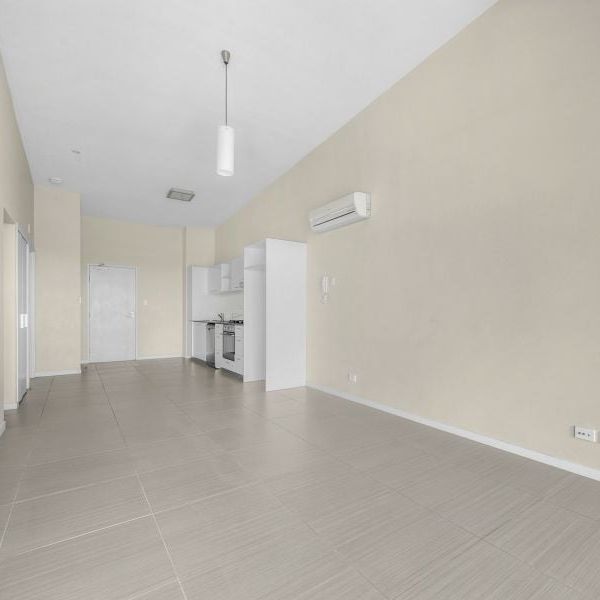 Top Floor Apartment with Great views & Pool - Photo 1