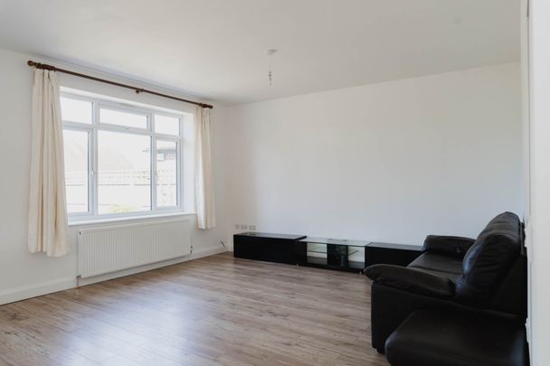 Meadow Walk, Epsom - Photo 1