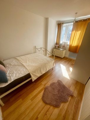 Room in a Shared Flat, Chilcombe House, SW15 - Photo 1