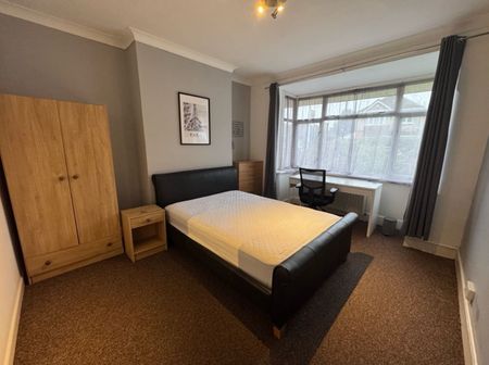 Room in a Shared House, Langhorn Road, SO16 - Photo 4
