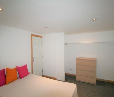 8 bedroom terraced house to rent - Photo 5