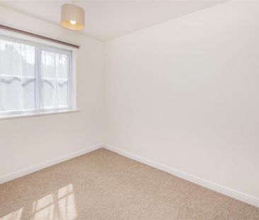 3 bed House - Detached To Let - Photo 6