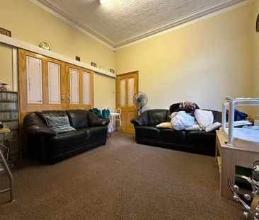 4 bedroom property to rent - Photo 1