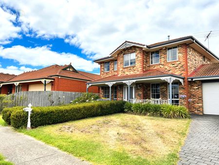 Spacious & Stylish Family Home in Sought-After Highton - Photo 2