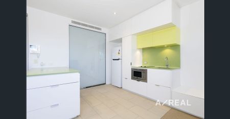 Modern City Apartment Just Steps from RMIT & Melbourne Uni - Photo 4