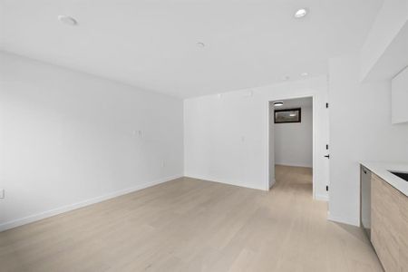 1BEDROOM IN DESIRABLE MOUNT PLEASANT - Available August 1st - Photo 2