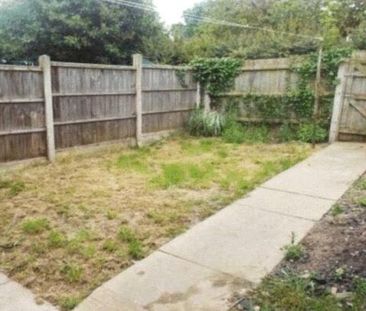 3 bedroom end of terrace house to rent - Photo 5