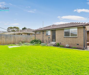 Spacious & Comfortable Family Home in Prime Location - Lawn Mowing ... - Photo 5