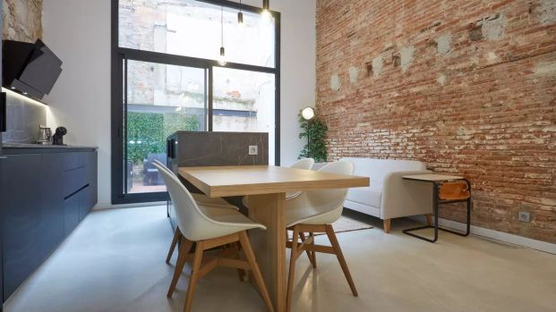 2-bedroom apartment for rent in El Raval, couples allowed - Foto 1