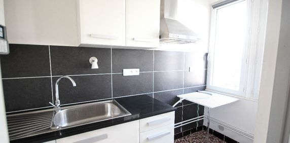 Appartement - 1 Pièce - 30.02m² - COURBEVOIE BECON - Photo 2