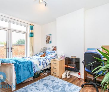 5 bed Detached House for Rent - Photo 2