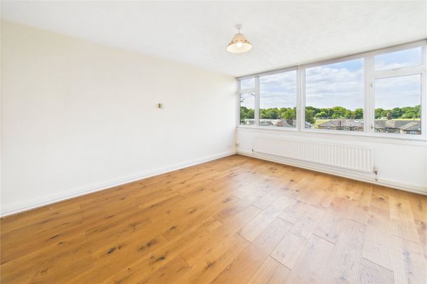 2 bedroom Flat in Meadow Lane, Windsor - Photo 1