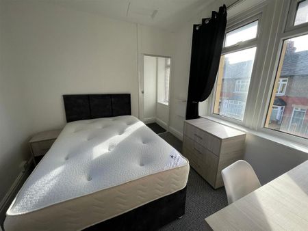 1 bedroom private hall to rent - Photo 3