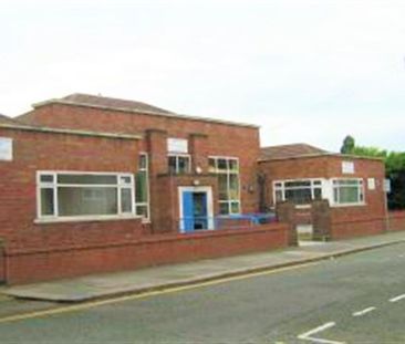 1 bedroom Flat To Let - Photo 2