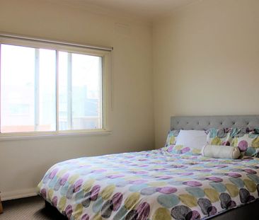 SECLUDED APARTMENT WITH A VIEW - Photo 2