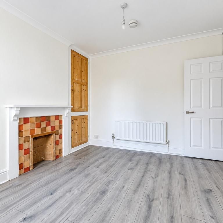 2 bedroom end of terrace house to rent - Photo 1