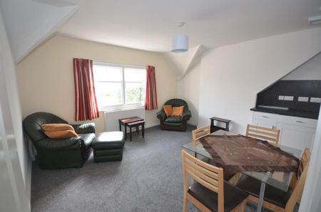 2 bedroom flat to rent - Photo 2