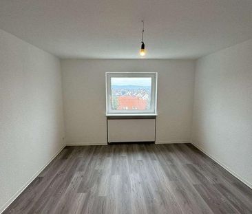 Neu renovierte 3 Zimmer Wohnung in ruhiger Feldrandlage - Photo 1