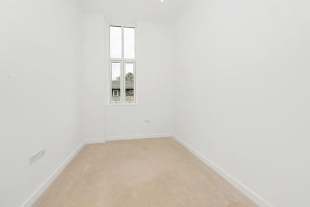 3 bedroom flat to rent - Photo 4