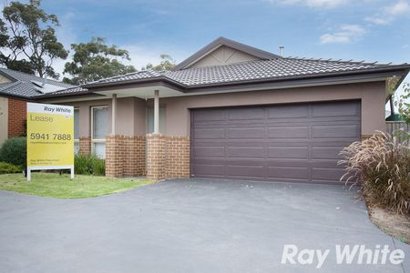 2/22 Arthur Phillip Drive, Pakenham VIC 3810 - House For Rent | Domain - Photo 3