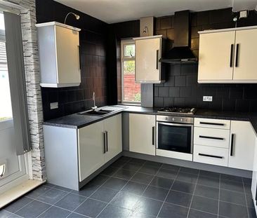 2 Bedroom Semi-Detached House For Rent in Farm Street, Oldham - Photo 1