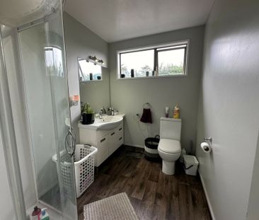 A spacious Brighton home! - Photo 1