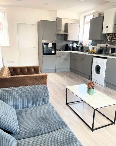 Room 4 – 14a Roseway, LE4 7GW - Photo 2