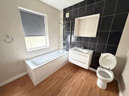 Birmingham New Road, Lanesfield, Wolverhampton - Photo 2