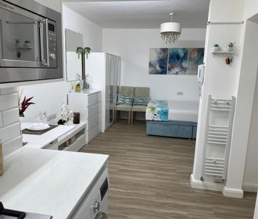 Studio to rent - Photo 1