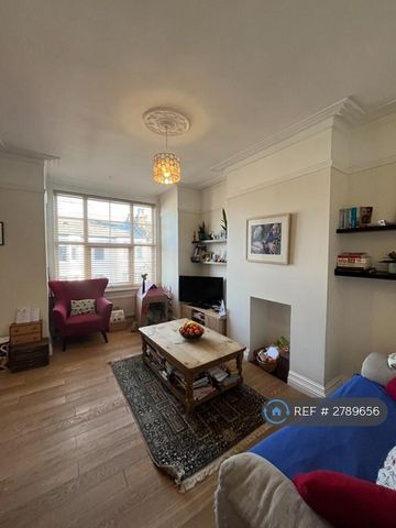 2 bedroom terraced house to rent - Photo 2
