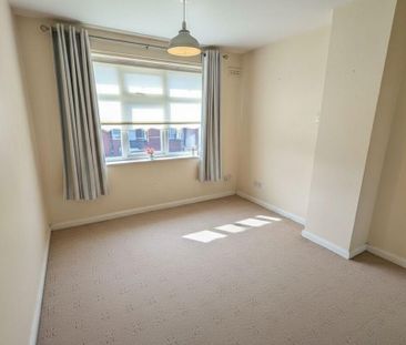3 bedroom end of terrace house to rent - Photo 3