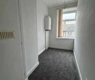 2 bed terraced house to rent in Harley Street, Burnley, BB12 - Photo 2
