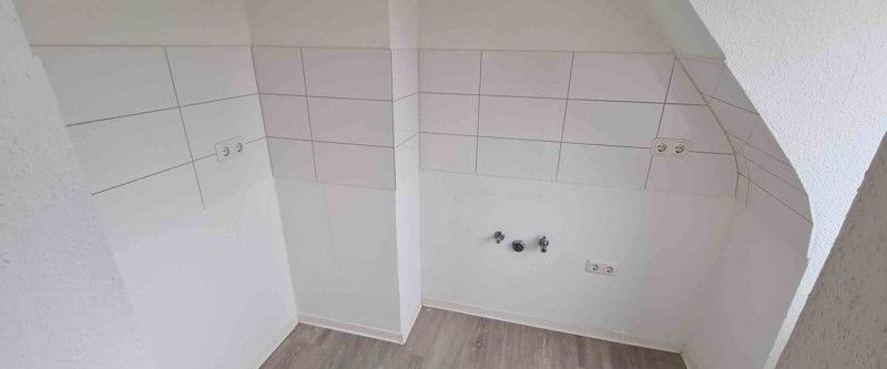 Dachgeschoss-Wohnung in Grevenbroich-Wevelinghoven - Photo 1