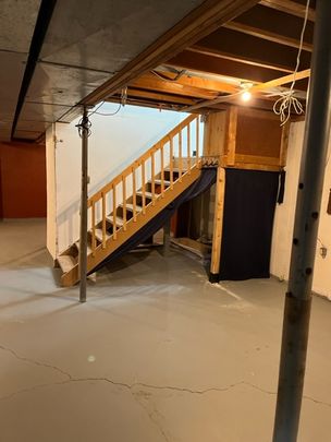 🏡 Beautiful 3 Bedroom Duplex for Rent - Photo 1