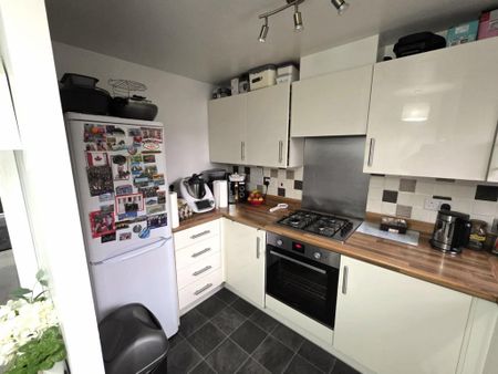 2 bedroom terraced house to rent - Photo 5