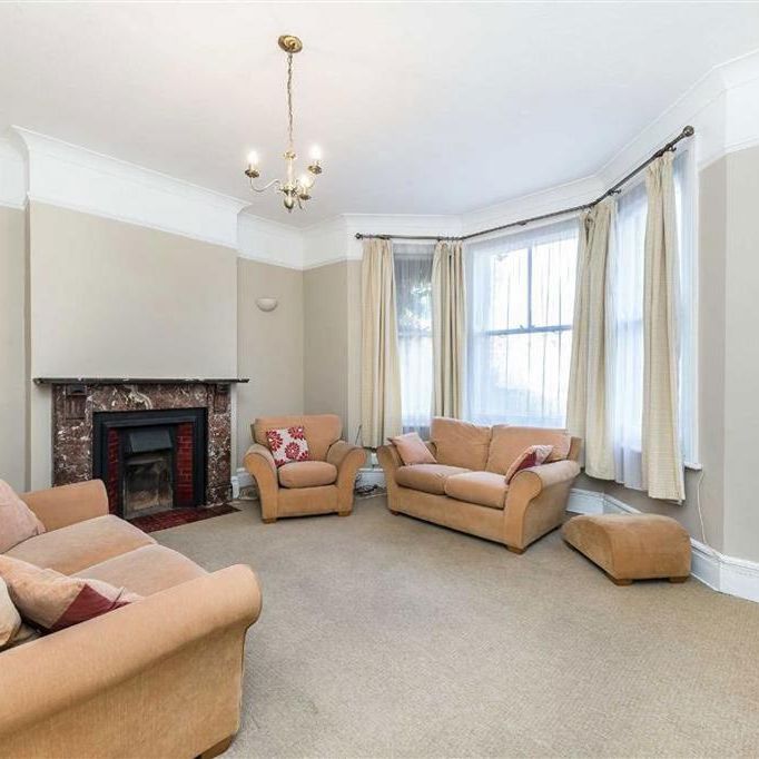 3 bedroom flat to rent - Photo 1