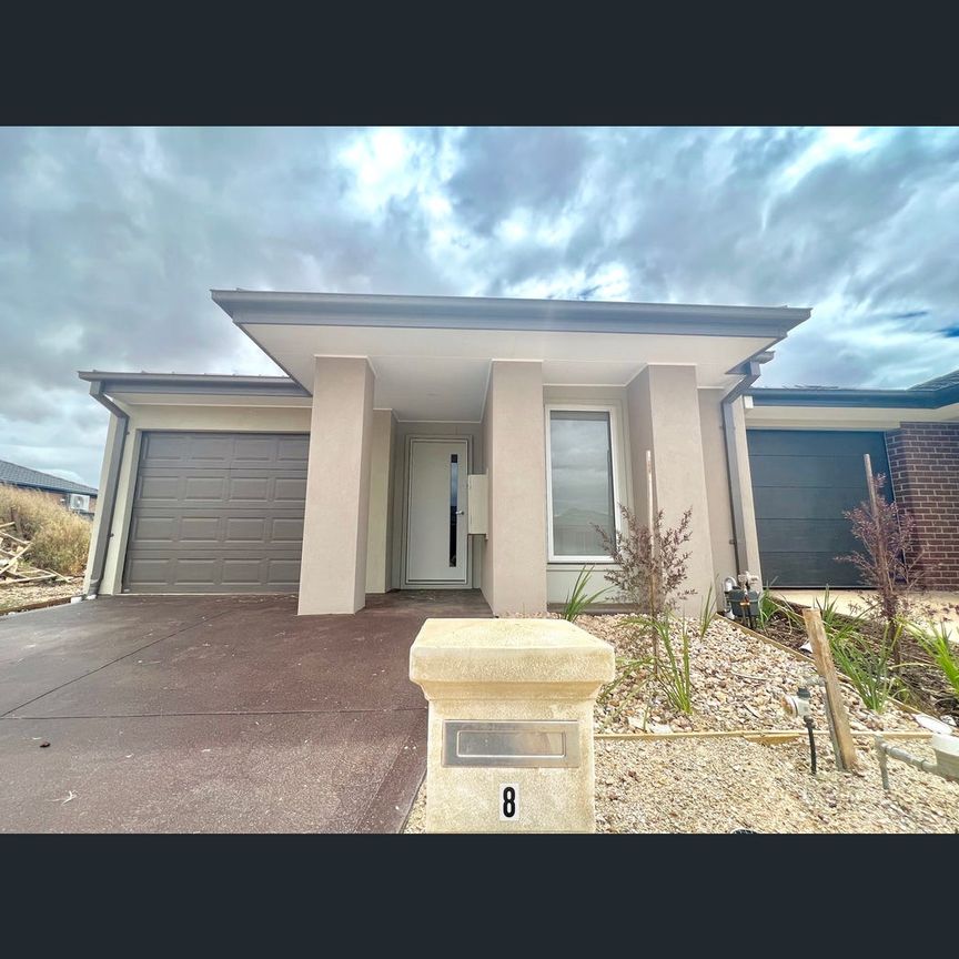 18 Ipswich Avenue, Werribee, Vic 3030 - Photo 1