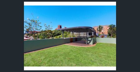 MODERN TWO BEDROOM APARTMENT IN EAST END - Photo 5