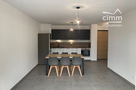 A LOUER SALLANCHES - T3 MEUBLE AVEC TERRASSE ET 2 GARAGES - Photo 2