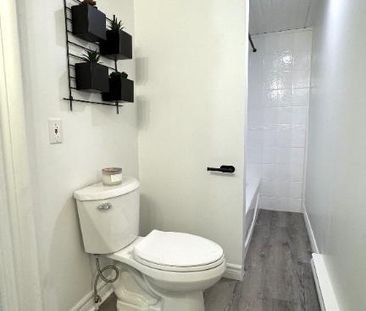 MAJESTUEUX 3 1/2 semi meublé dans un immeuble ancestral (LOGEMENT U... - Photo 2