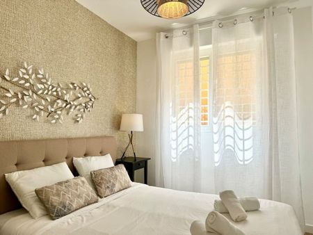 Plaza de Doña Trinidad, Málaga, Andalusia 29007 - Photo 2